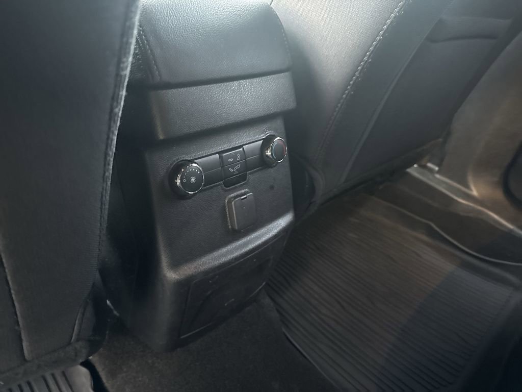 Used 2019 Ford Explorer XLT image 25