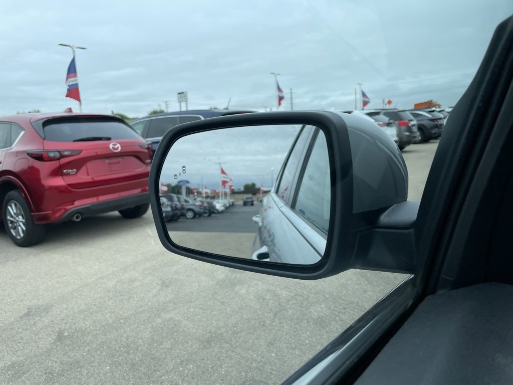 Used 2023 Ford Edge SEL image 38