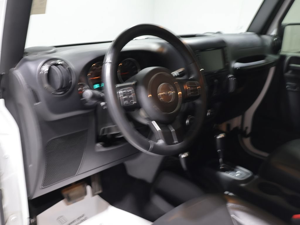 Certified 2017 Jeep Wrangler Unlimited Sahara AWD/4WD image 13