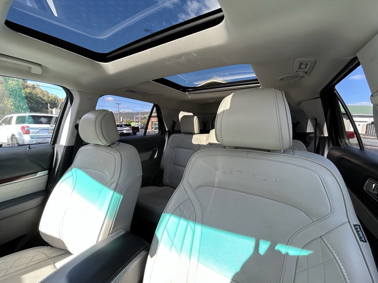 Used 2017 Ford Explorer Platinum image 28