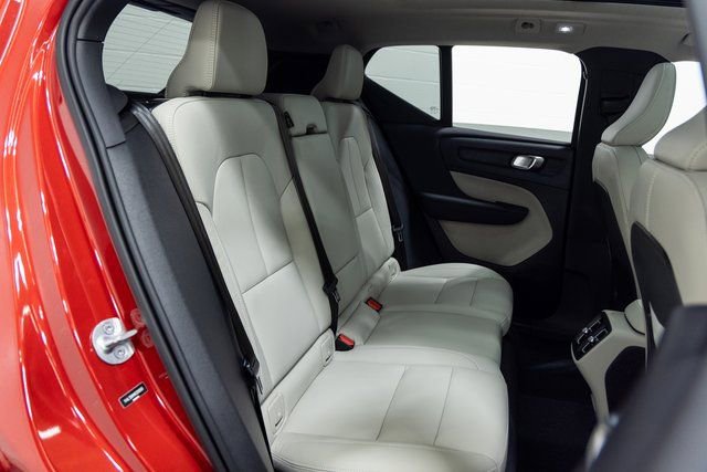 Used 2024 Volvo XC40 B5 Ultimate w/ Protection Package Premier image 11