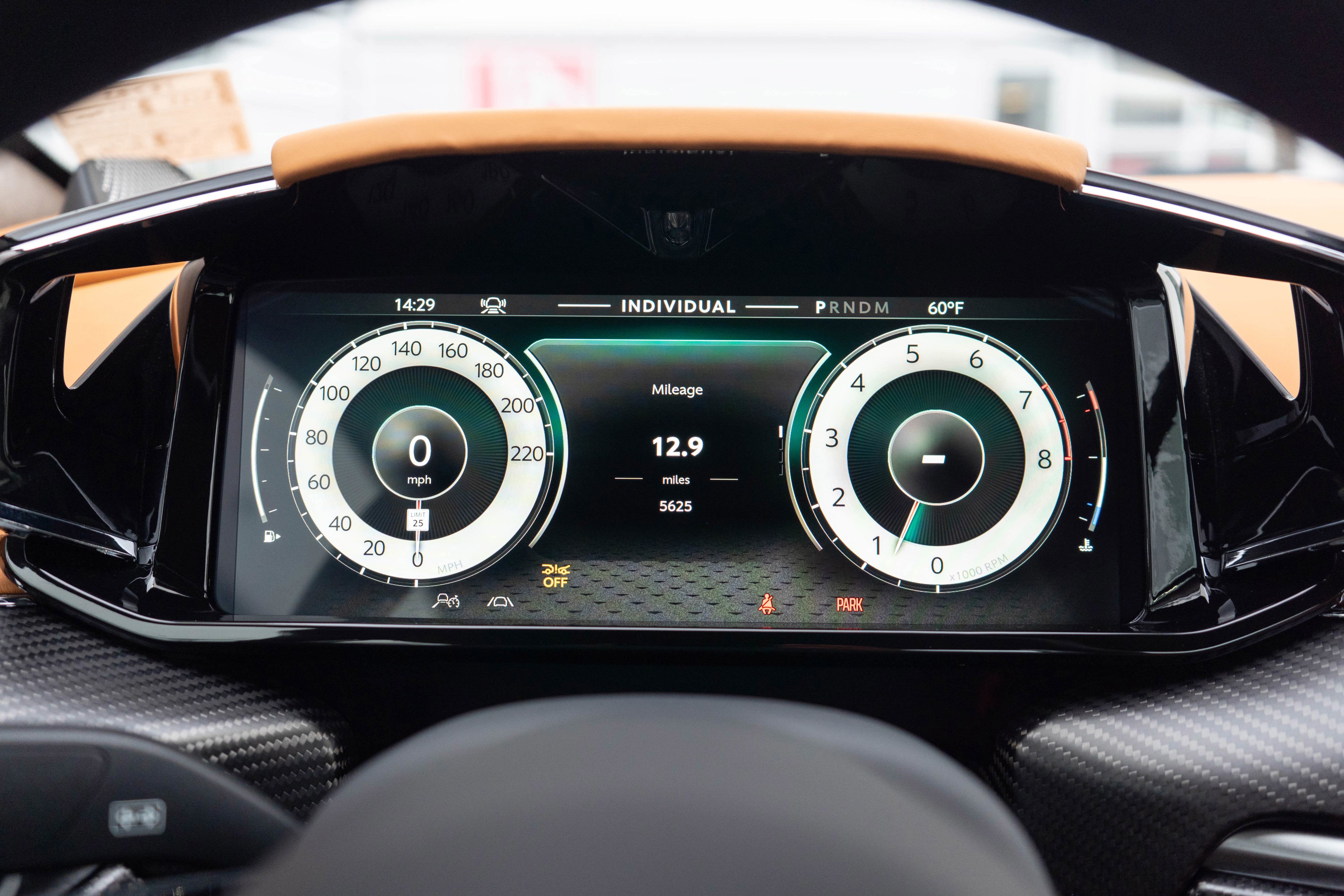 Used 2025 Aston Martin V8 Vantage Coupe image 5