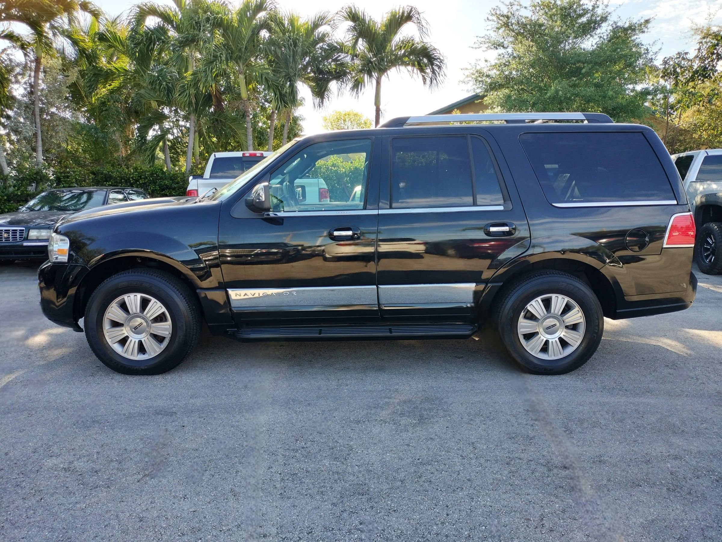 Used 2008 Lincoln Navigator 2WD image 4