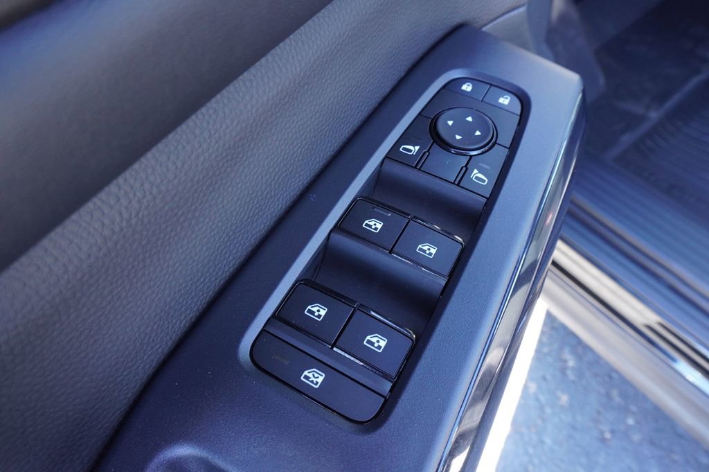 New 2025 Nissan Pathfinder SV image 16