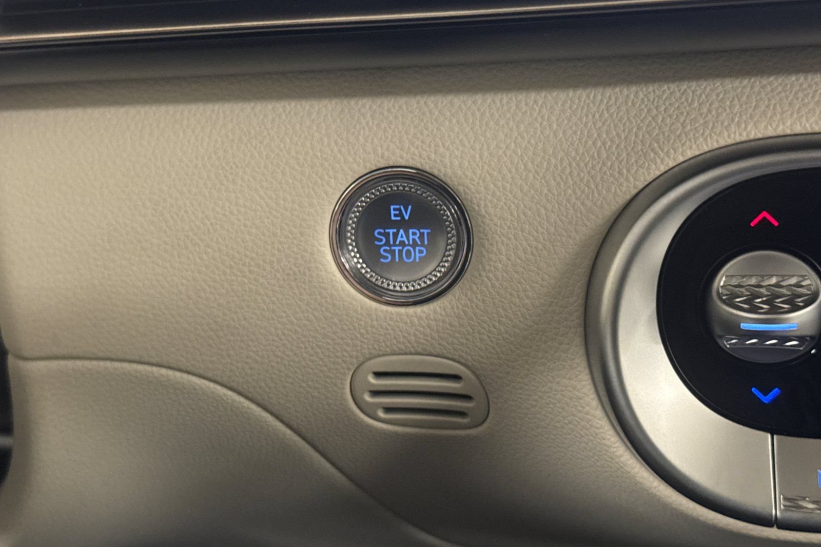 New 2026 Genesis GV60 RWD image 23