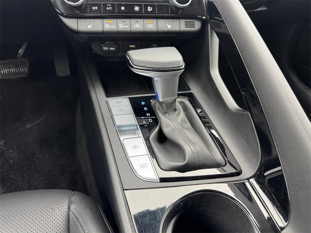 Used 2025 Hyundai Elantra Limited image 17