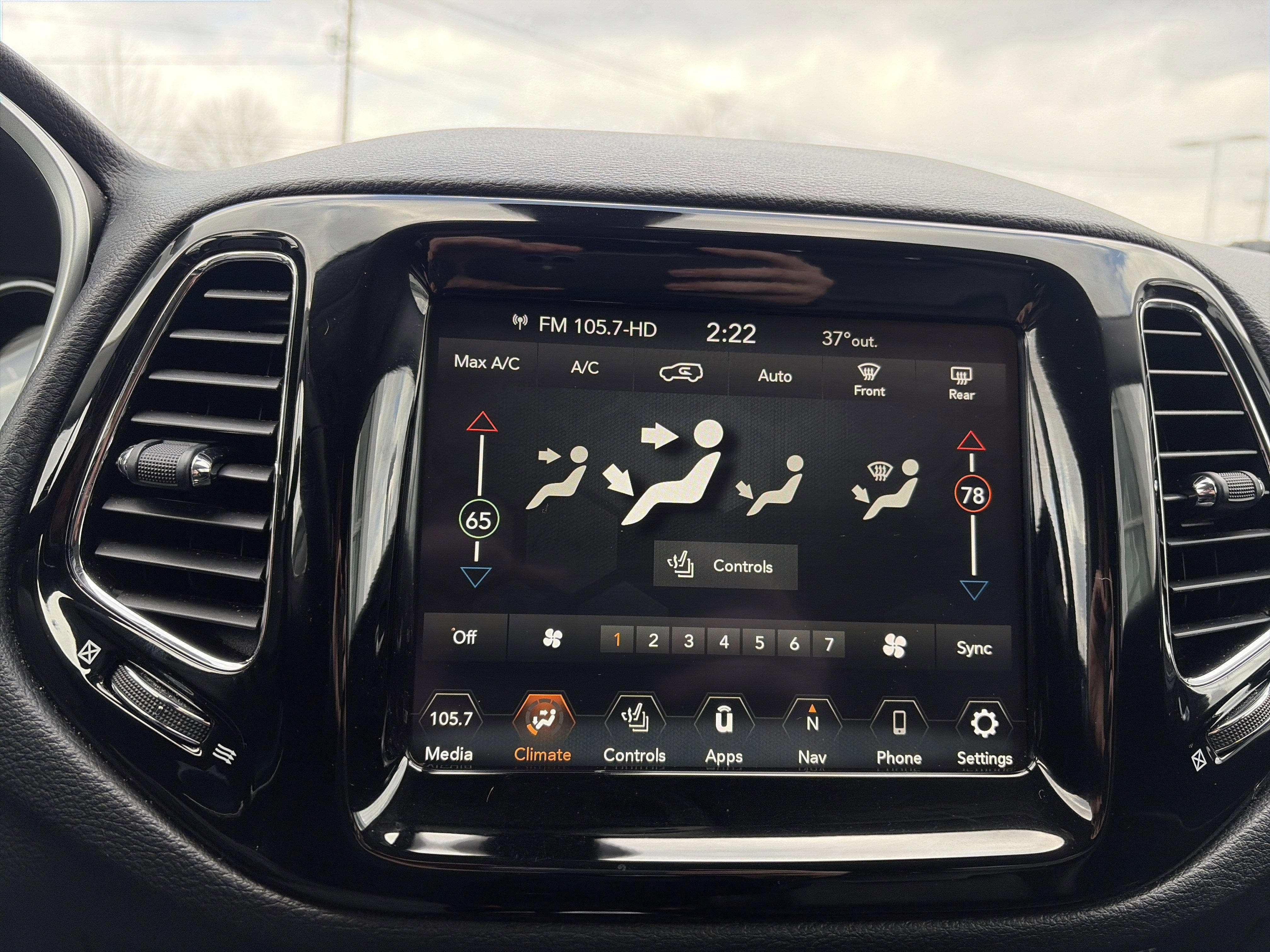 Used 2018 Jeep Compass Limited w/ Navigation Group image 38
