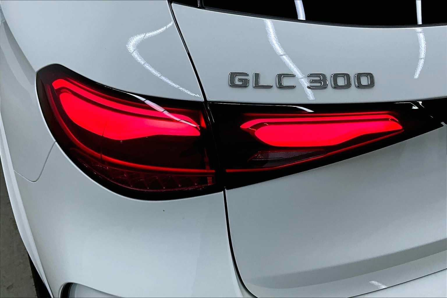 New 2025 Mercedes-Benz GLC 300 4MATIC image 14