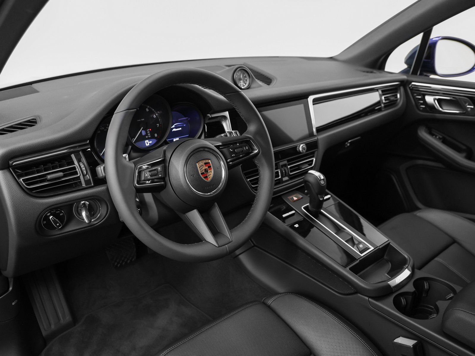 Used 2025 Porsche Macan AWD/4WD image 39