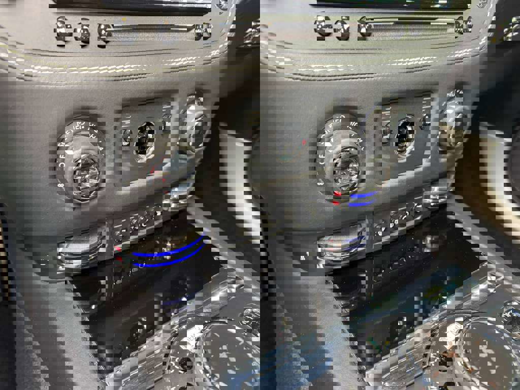 Used 2019 Rolls-Royce Dawn image 29