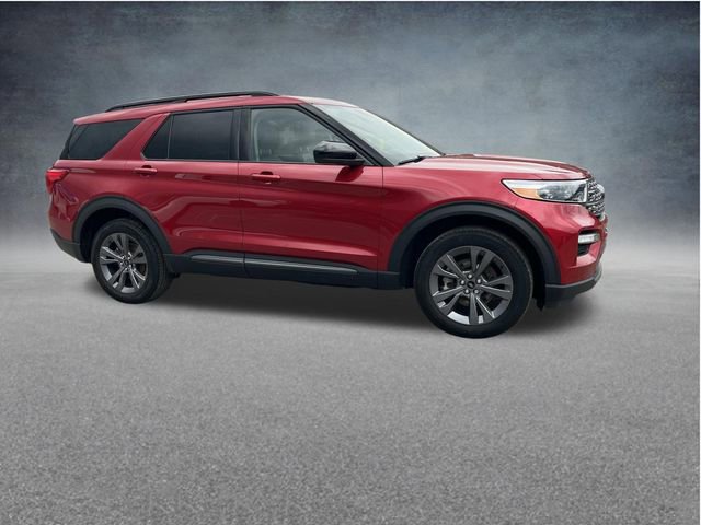 Used 2022 Ford Explorer XLT w/ Equipment Group 202A AWD/4WD image 2