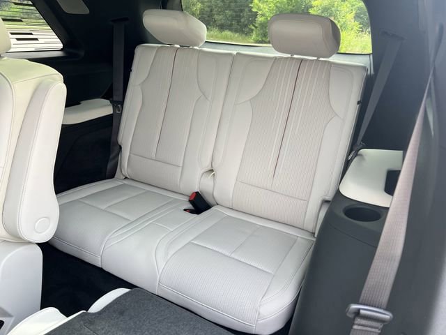 New 2026 Cadillac Vistiq Premium Luxury w/ LPO, Floor Liner Package AWD/4WD image 14