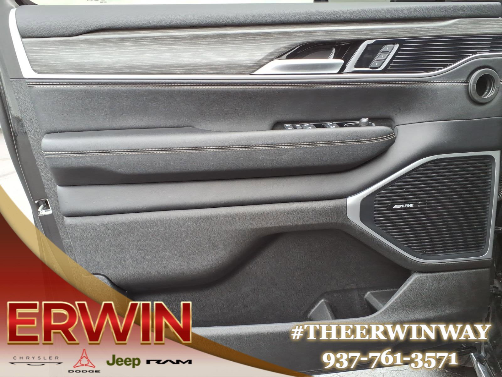 Certified 2024 Jeep Wagoneer Series II w/ Flexible Seating Group image 10