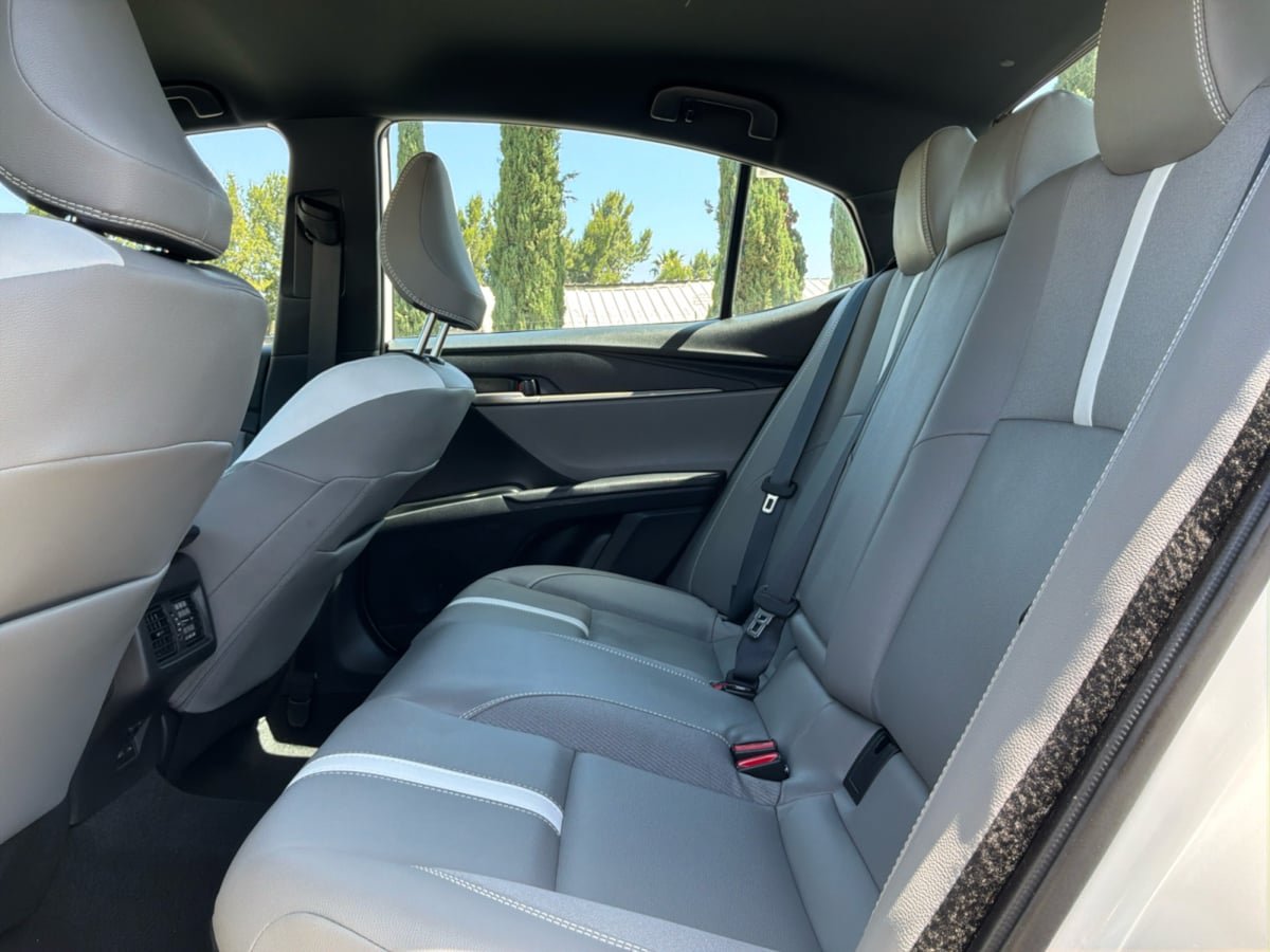 Used 2025 Toyota Camry SE AWD/4WD image 18