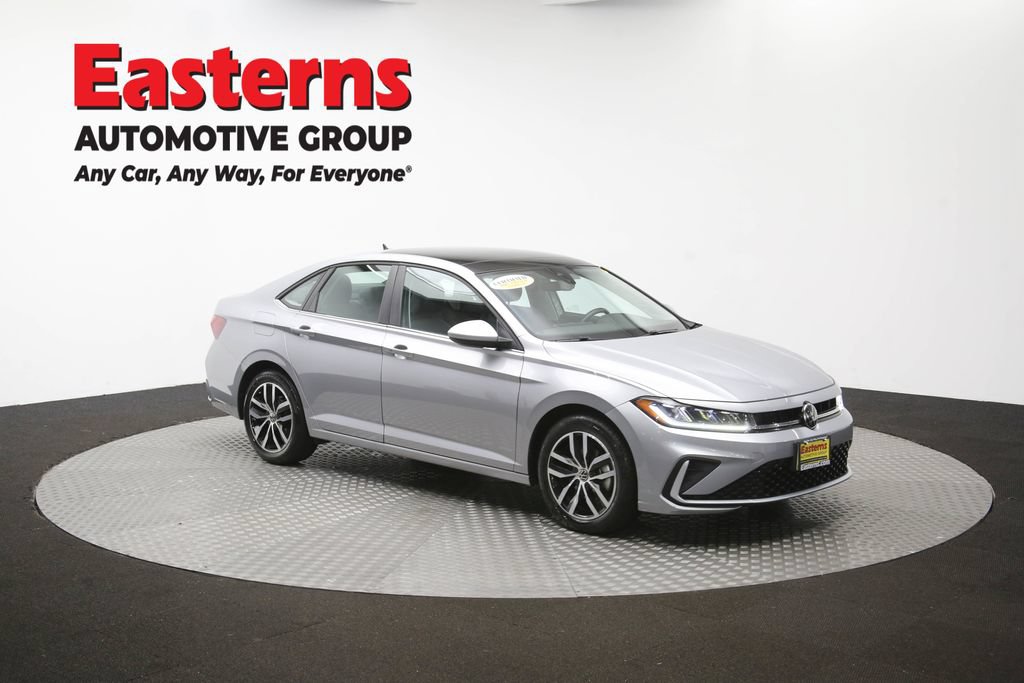 Used 2025 Volkswagen Jetta SE FWD image 47