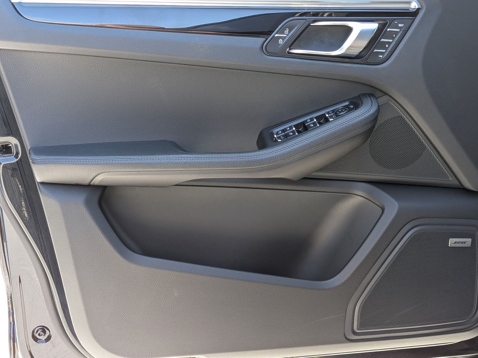Certified 2024 Porsche Macan AWD/4WD image 13