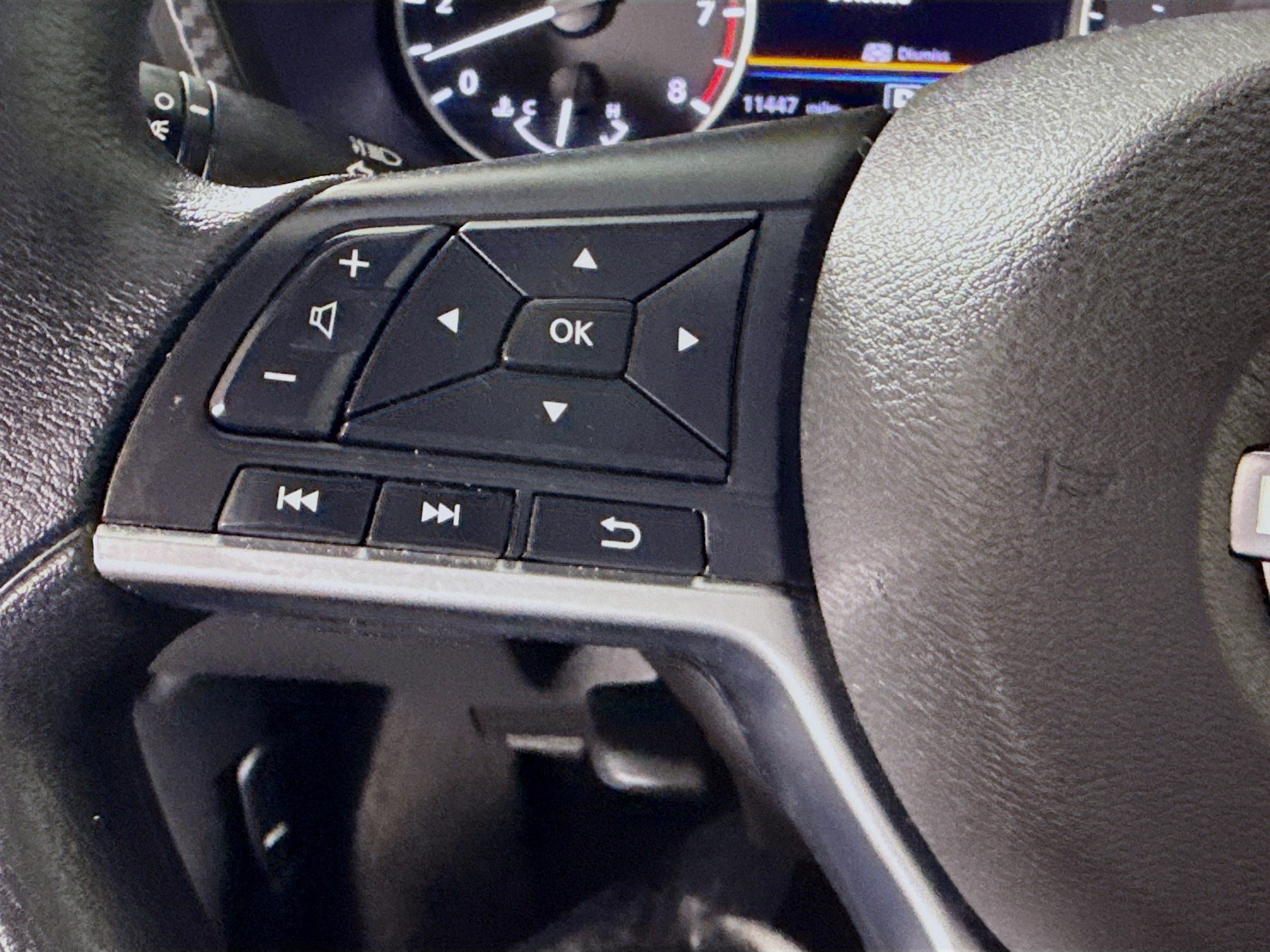 Used 2025 Nissan Sentra SV FWD image 14