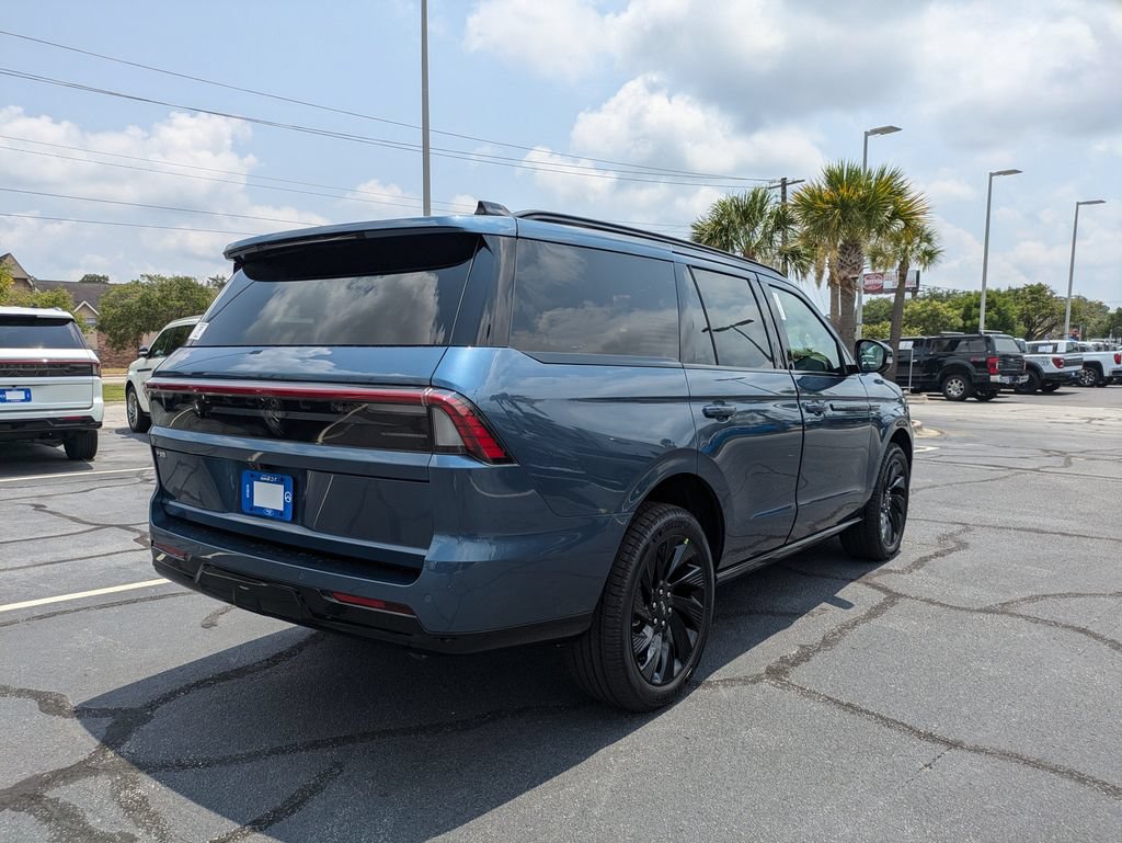 New 2027 Lincoln Navigator Reserve w/ Jet Appearance Package RWD image 4