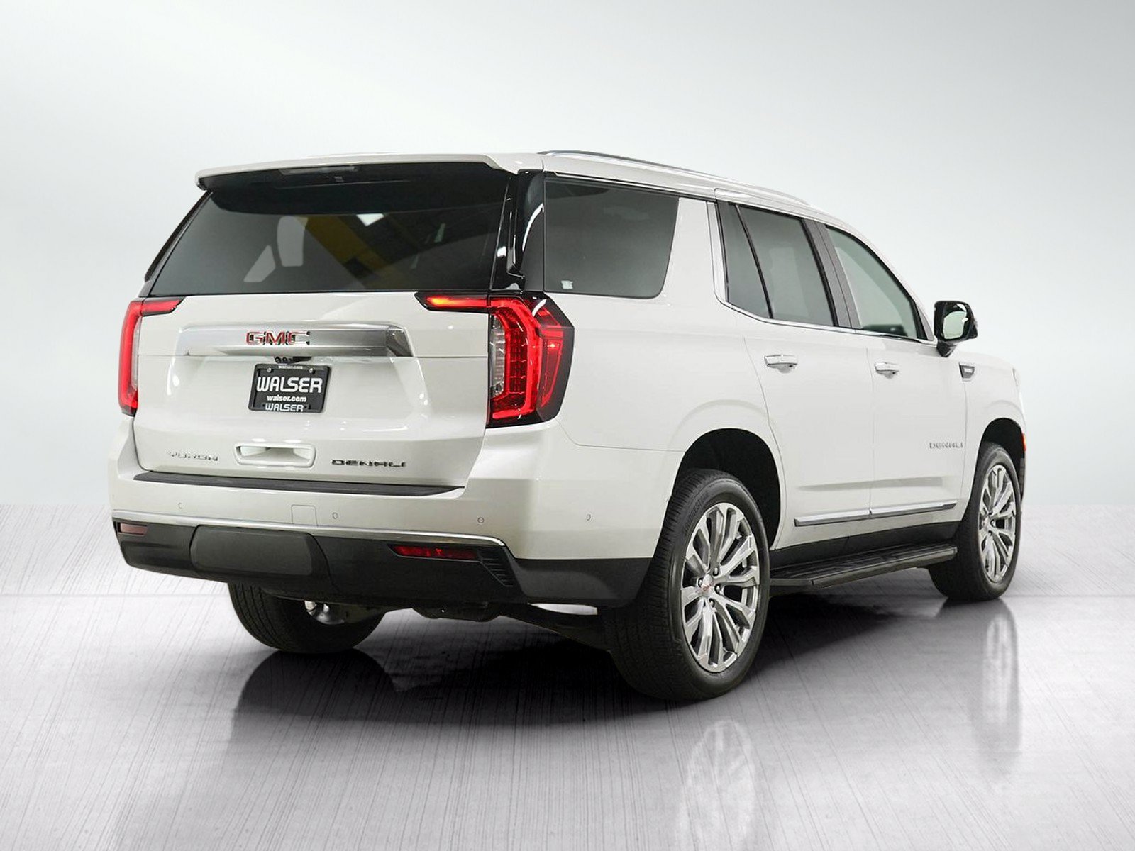 Used 2024 GMC Yukon Denali w/ Advanced Technology Package AWD/4WD image 5