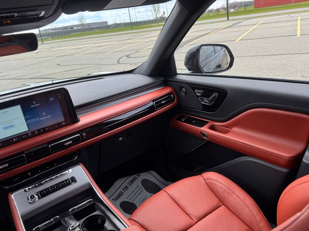New 2026 Lincoln Aviator Reserve w/ Jet Appearance Package AWD/4WD image 16