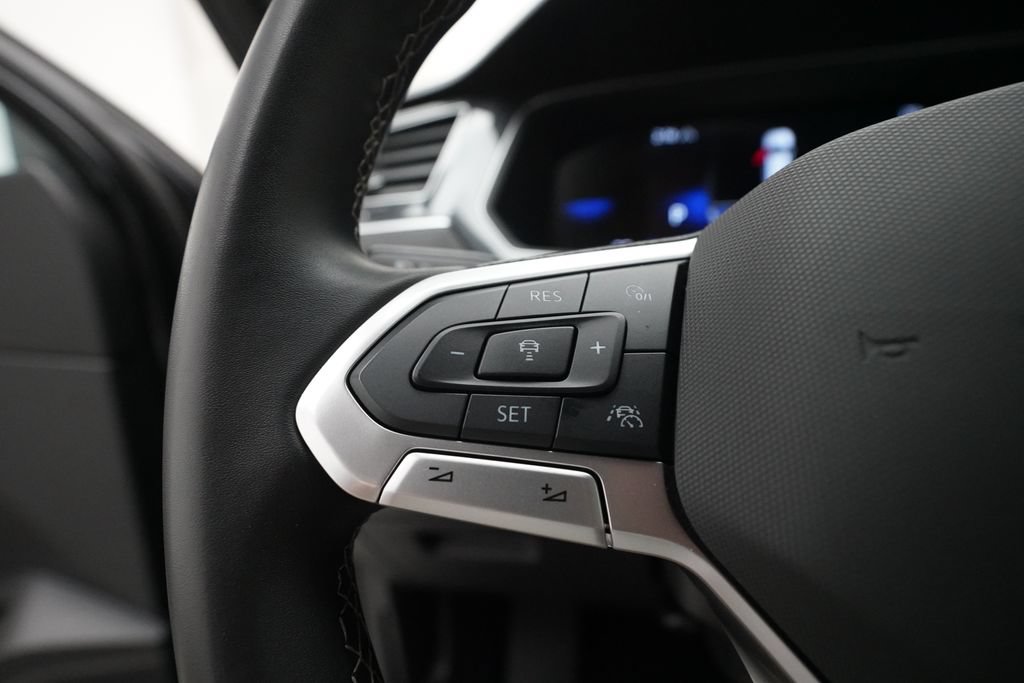 Used 2024 Volkswagen Tiguan SE AWD/4WD image 18