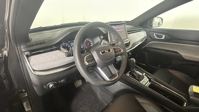 Used 2024 Jeep Compass Latitude w/ Sun and Sound Group AWD/4WD image 13