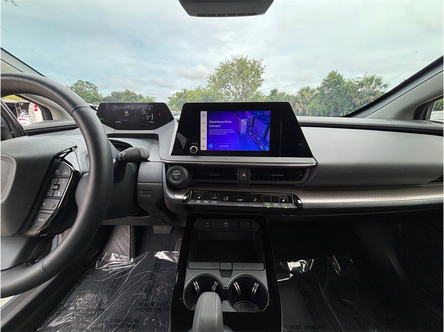 Used 2024 Toyota Prius XLE FWD image 11