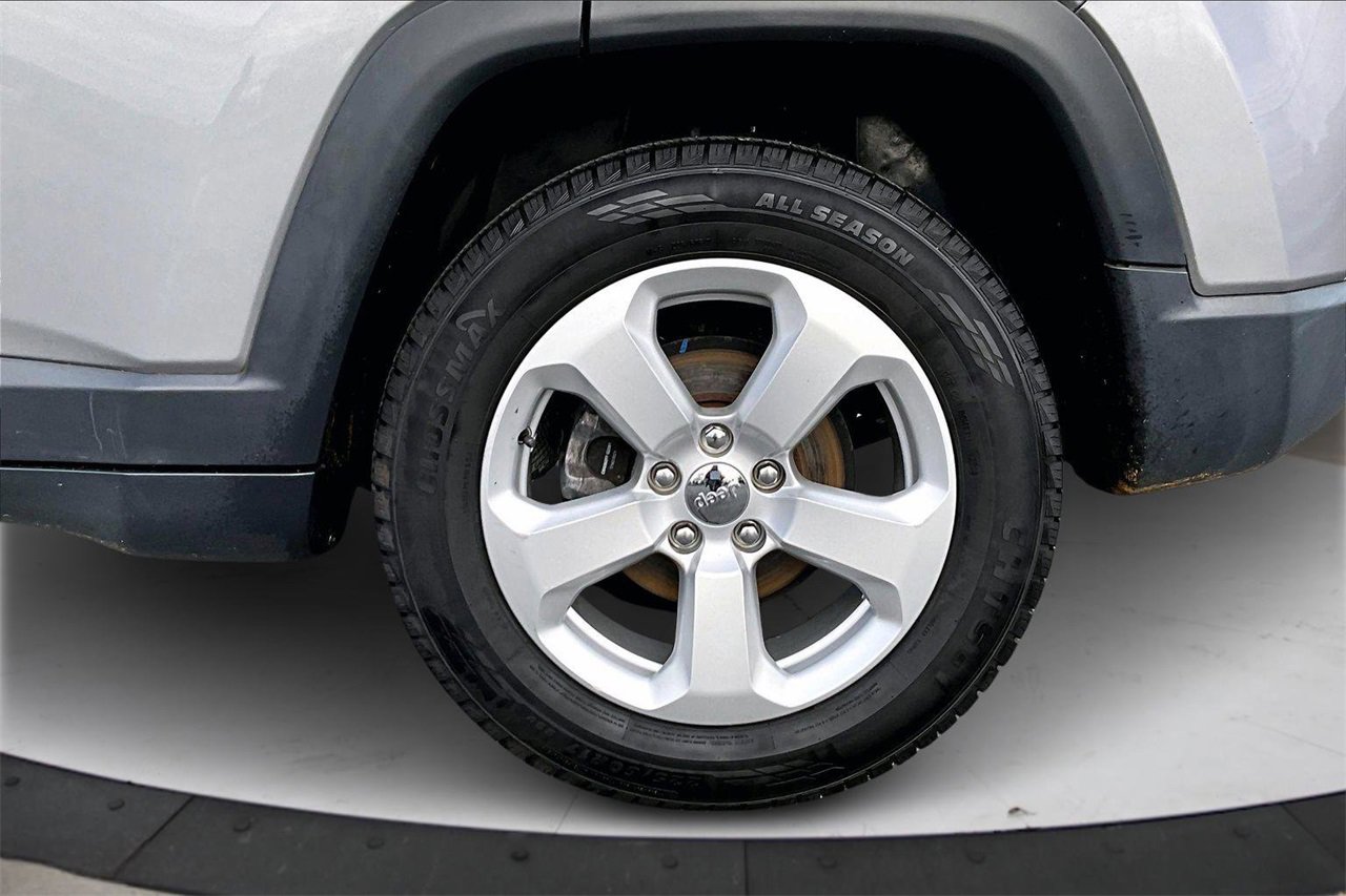 Certified 2019 Jeep Compass Latitude w/ Cold Weather Group image 32