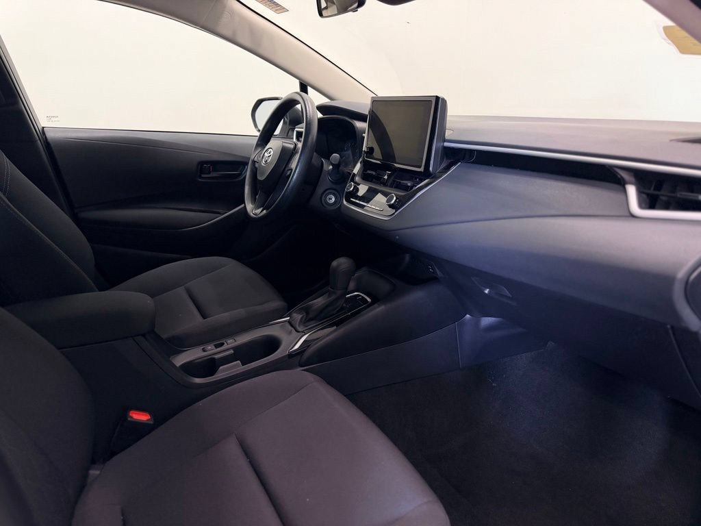 Used 2025 Toyota Corolla LE FWD image 16