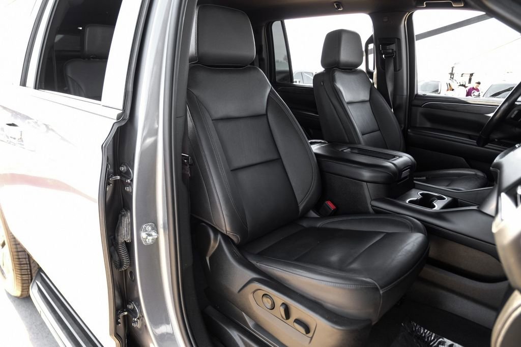 Used 2022 Chevrolet Suburban LT w/ Luxury Package image 35