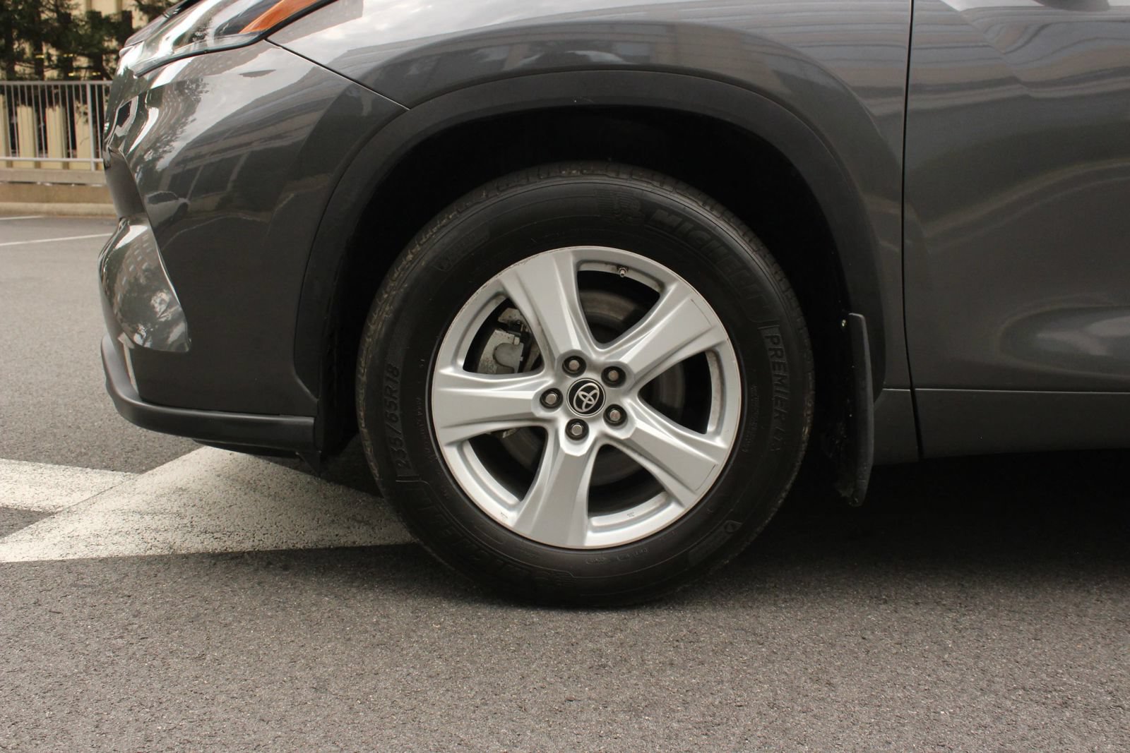 Used 2021 Toyota Highlander LE AWD/4WD image 11
