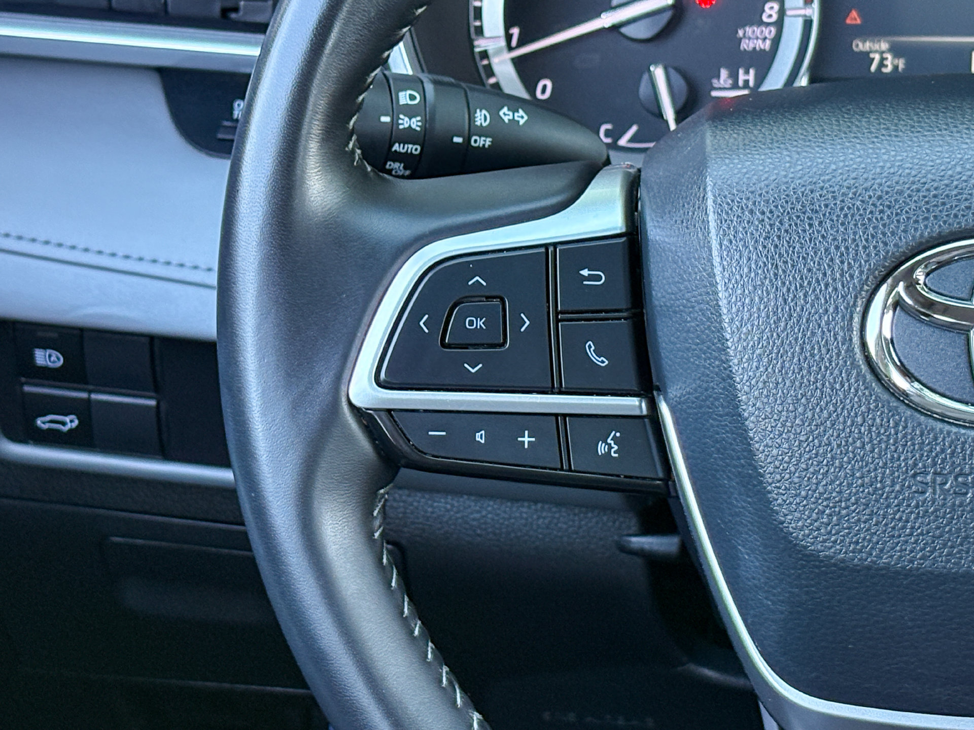 Used 2022 Toyota Highlander XLE AWD/4WD image 19