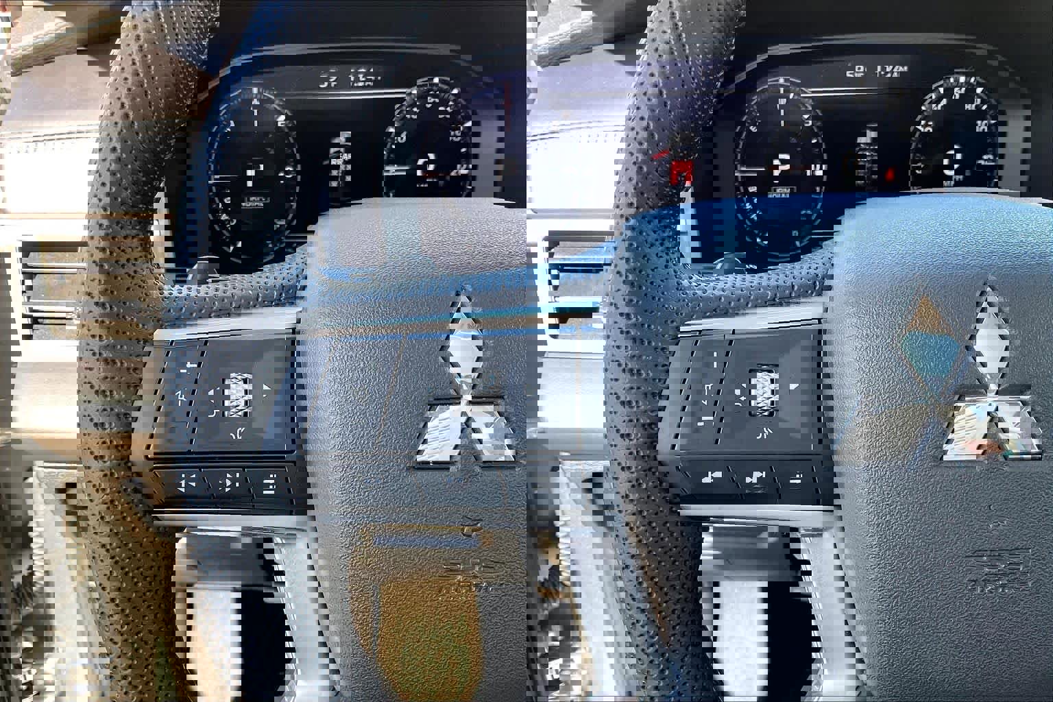 Used 2023 Mitsubishi Outlander SEL image 43