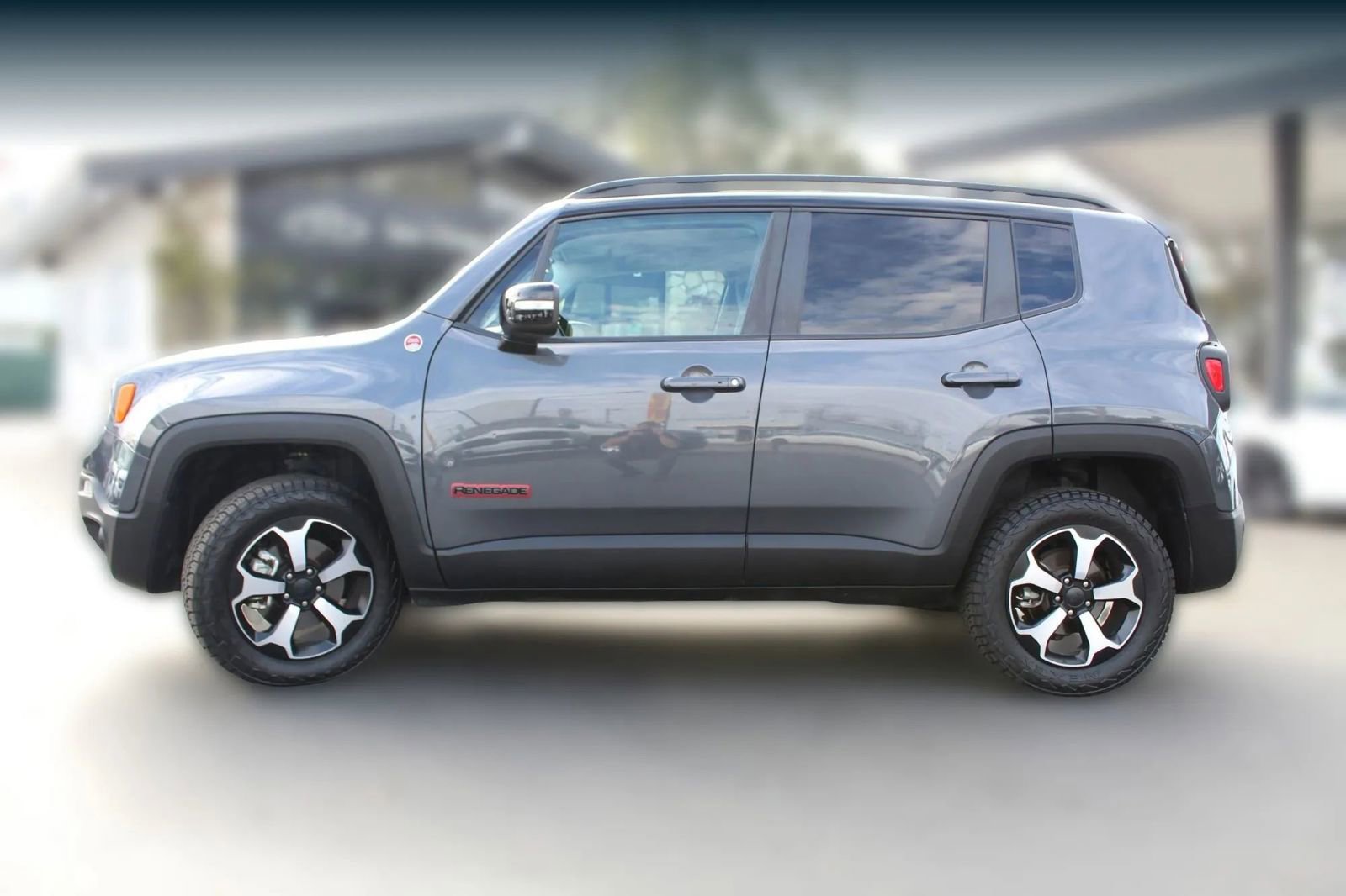 Used 2022 Jeep Renegade Trailhawk image 2