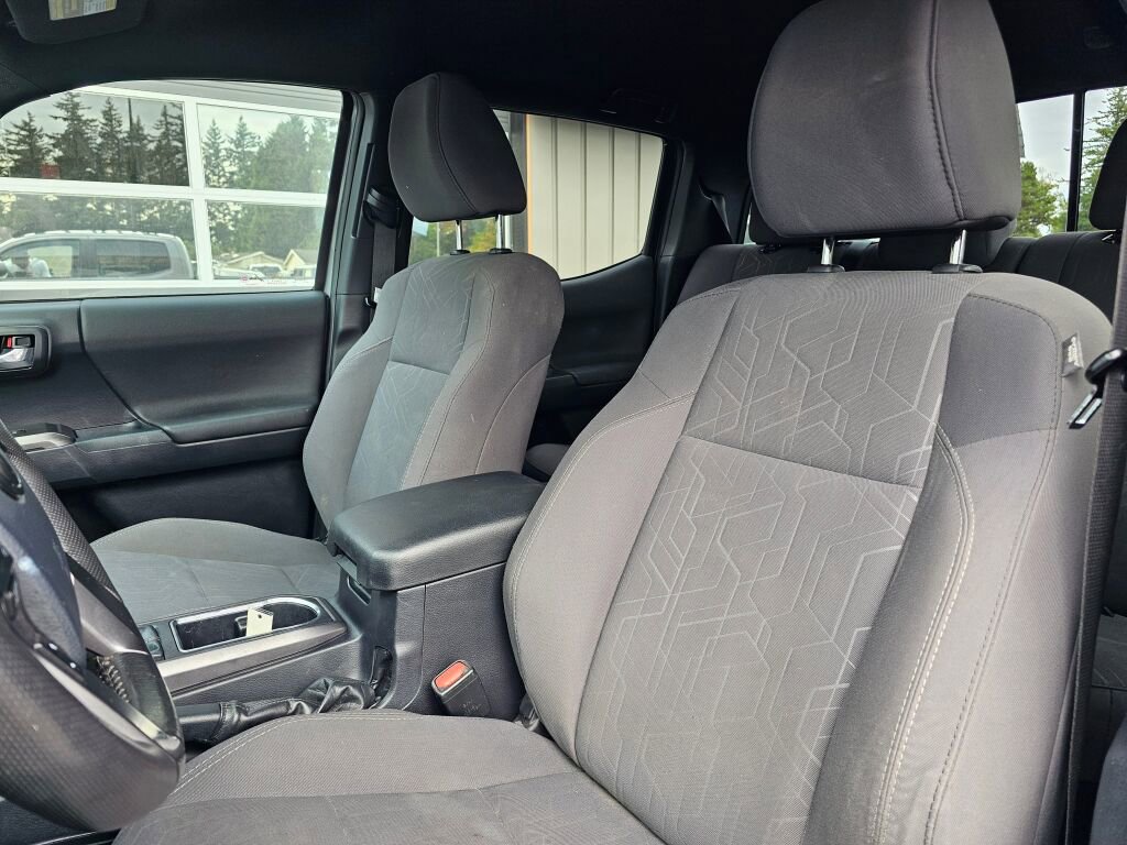 Used 2018 Toyota Tacoma TRD Off-Road AWD/4WD image 24