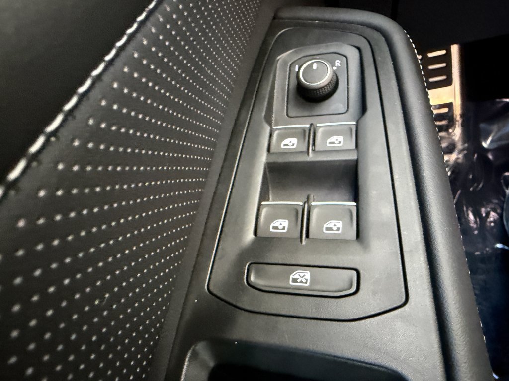 Used 2024 Volkswagen Atlas Cross Sport SEL R-Line AWD/4WD image 28