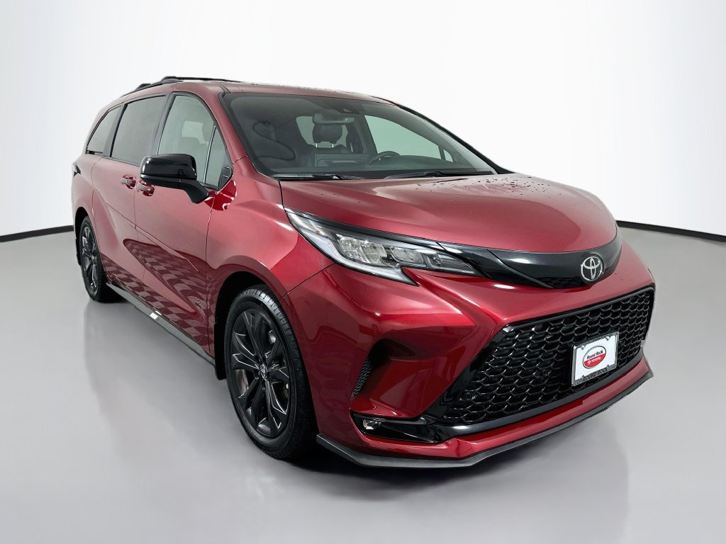 Certified 2026 Toyota Sienna XSE FWD image 3