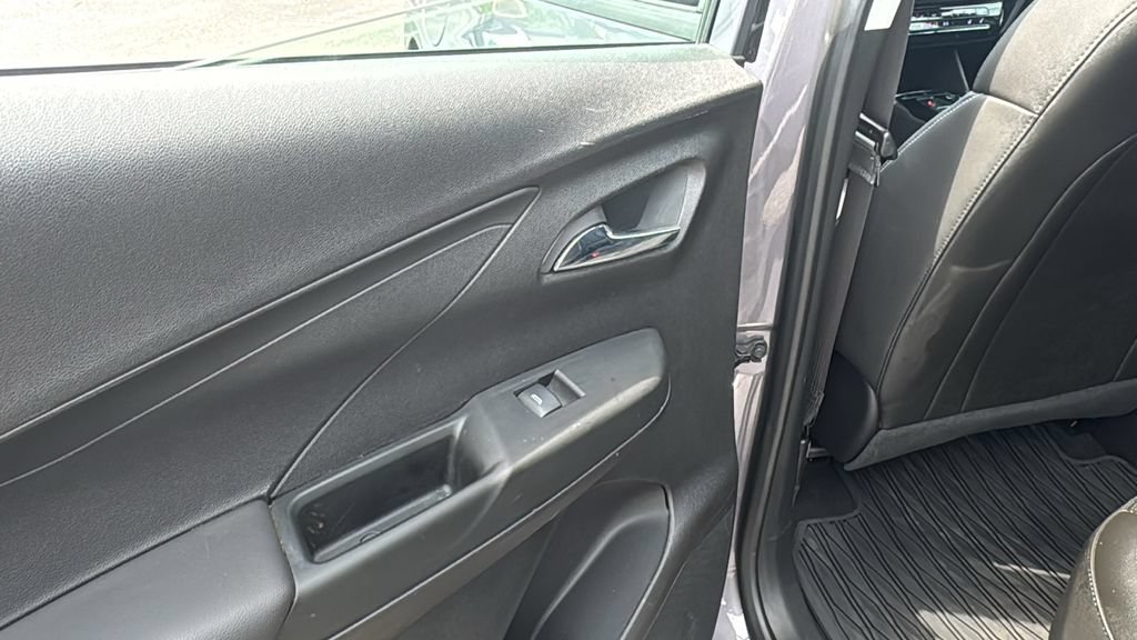 Used 2023 Chevrolet Bolt LT w/ Infotainment Package FWD image 27