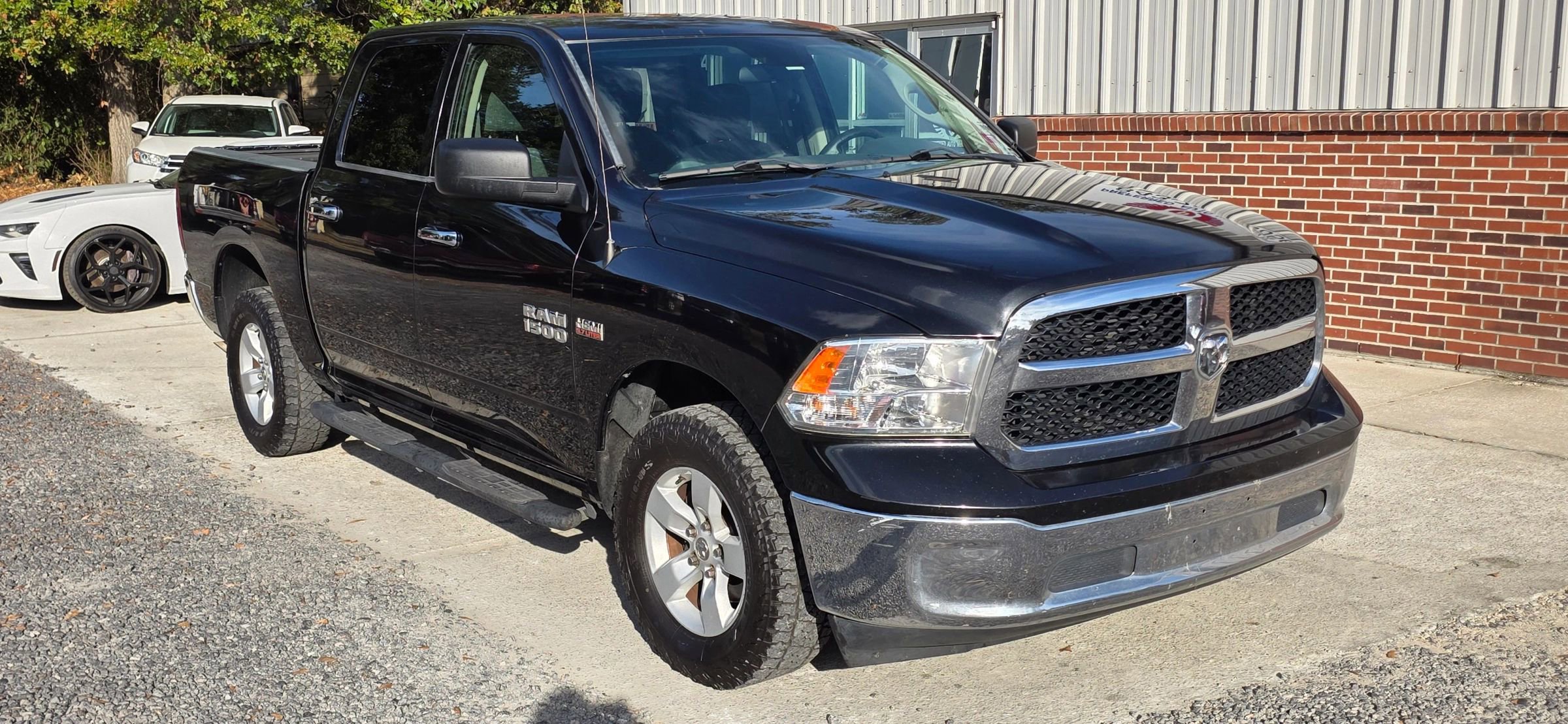 Used 2017 RAM 1500 Classic SLT image 2