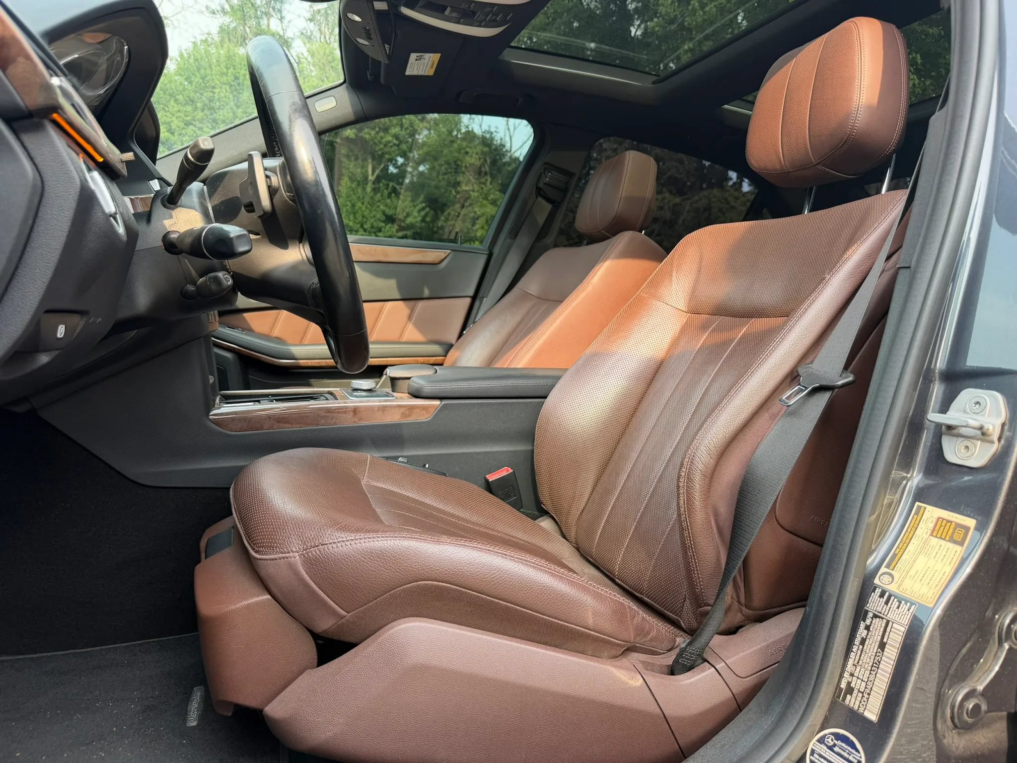 Used 2011 Mercedes-Benz E 550 4MATIC Sedan image 11