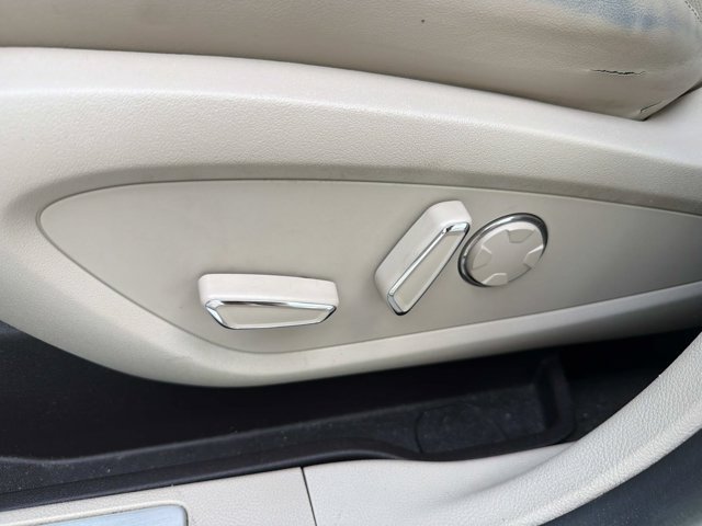 Used 2019 Lincoln MKC Select w/ Select Plus Package FWD image 12