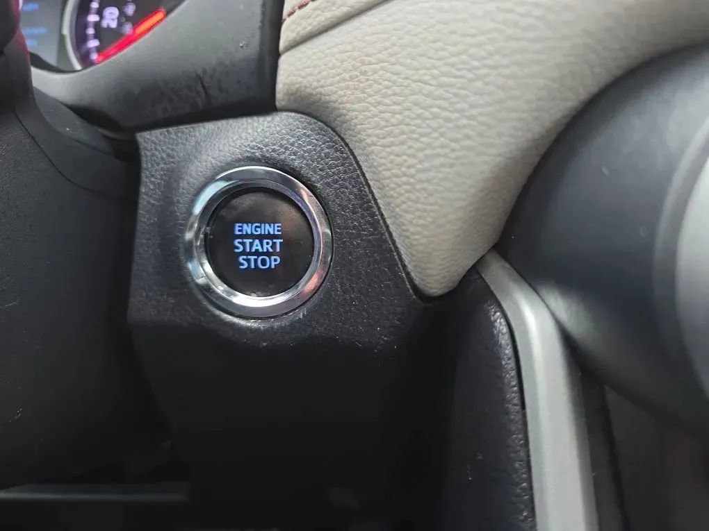 Used 2021 Toyota RAV4 XLE Premium image 37