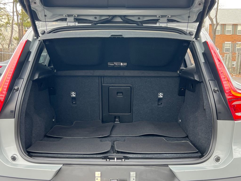 Used 2024 Volvo XC40 B5 Plus w/ Climate Package image 14