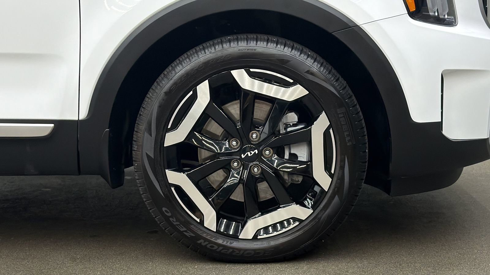 Used 2025 Kia Telluride EX FWD image 9