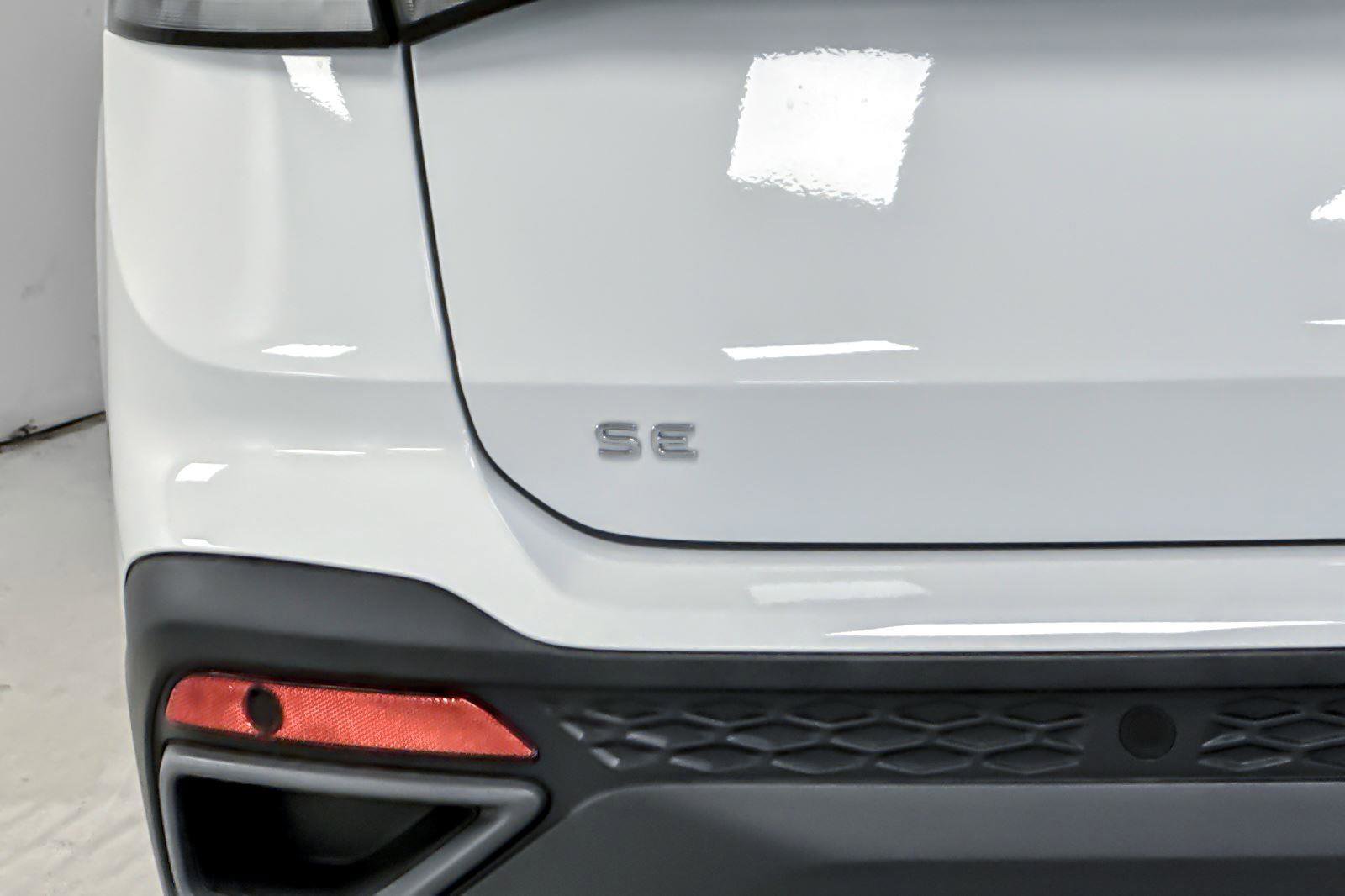 New 2025 Volkswagen Taos SE image 25