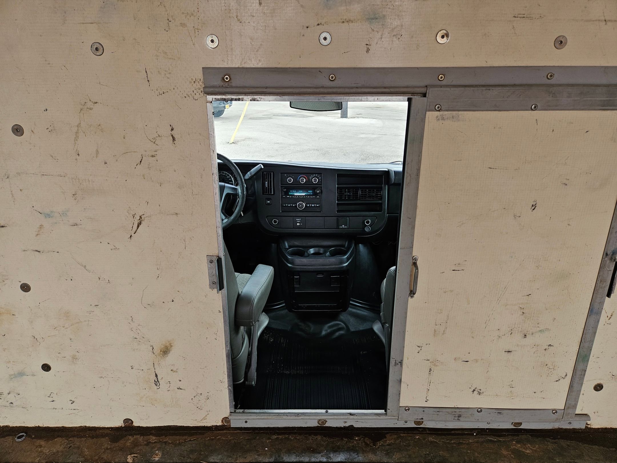 Used 2015 Chevrolet Express 3500 Extended image 21