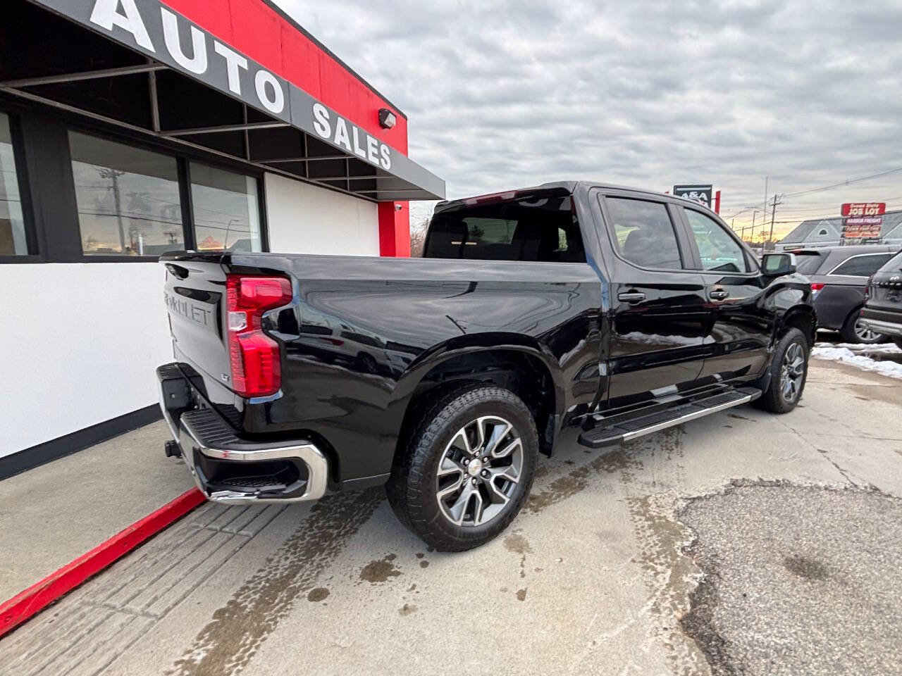 Used 2022 Chevrolet Silverado 1500 LT w/ Z71 Off-Road Package image 6