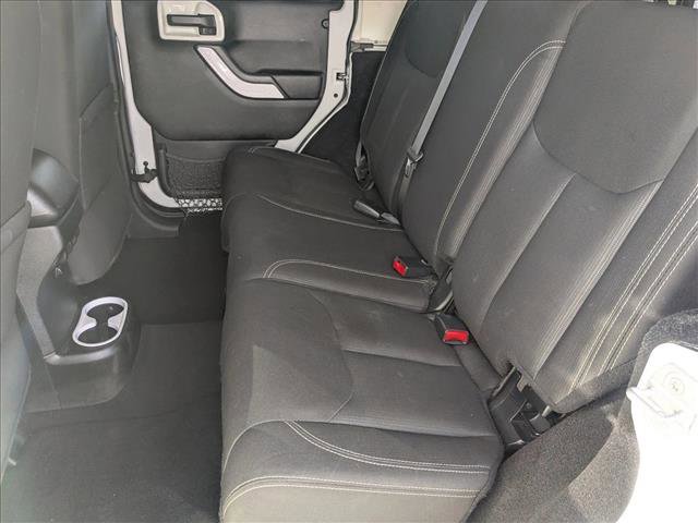 Used 2018 Jeep Wrangler Unlimited Sahara w/ Connectivity Group image 19