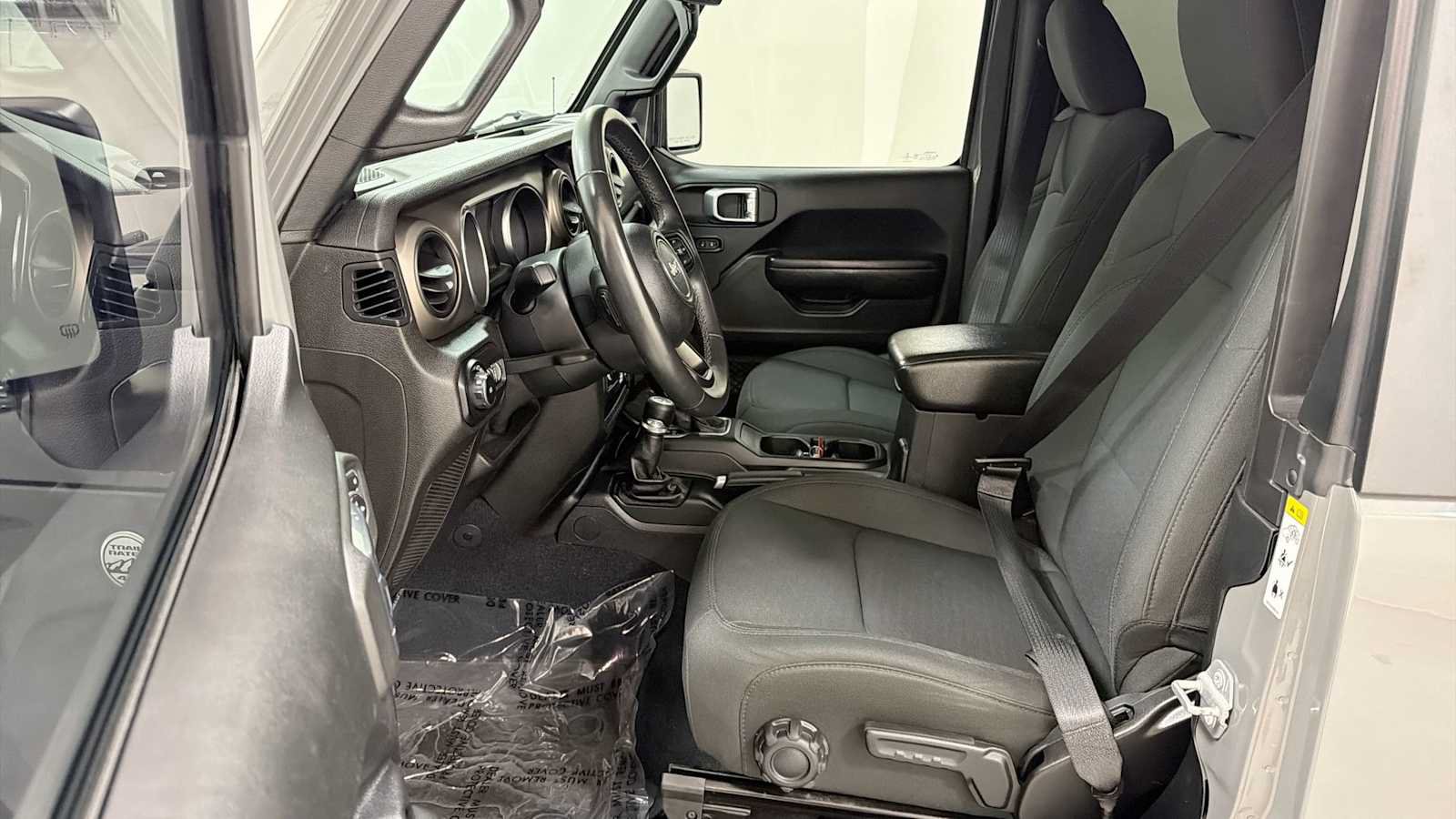 Used 2018 Jeep Wrangler Sport AWD/4WD image 13