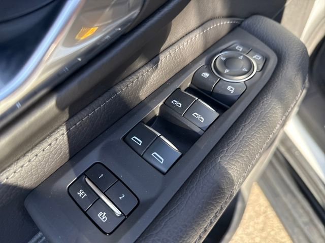 Used 2024 GMC Yukon Denali w/ Advanced Technology Package image 11